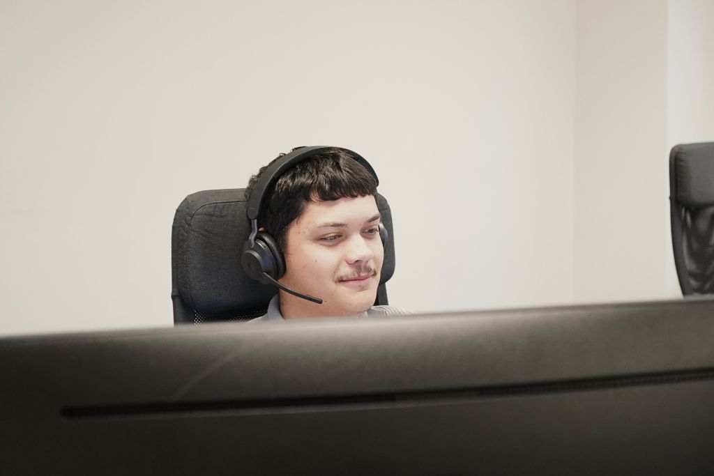 Henrik - Support - Upheads (1)